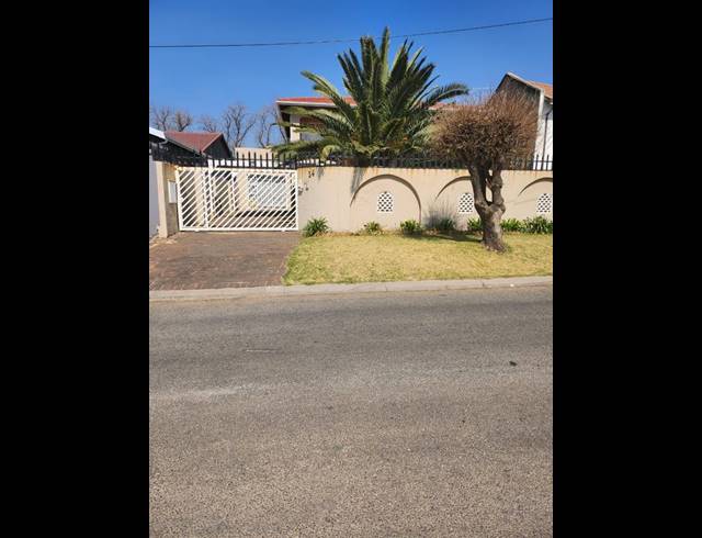 4 BEDROOM HOUSE FOR SALE IN KENSINGTON